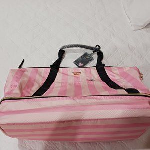 The VS Getaway Weekender Bag